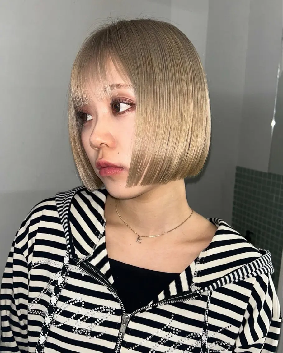 ショート カラー ハイトーンカラー ボブ カット ヘアカラー トリートメント 心斎橋/レイヤー/ ブリーチ/モエのヘアスタイル