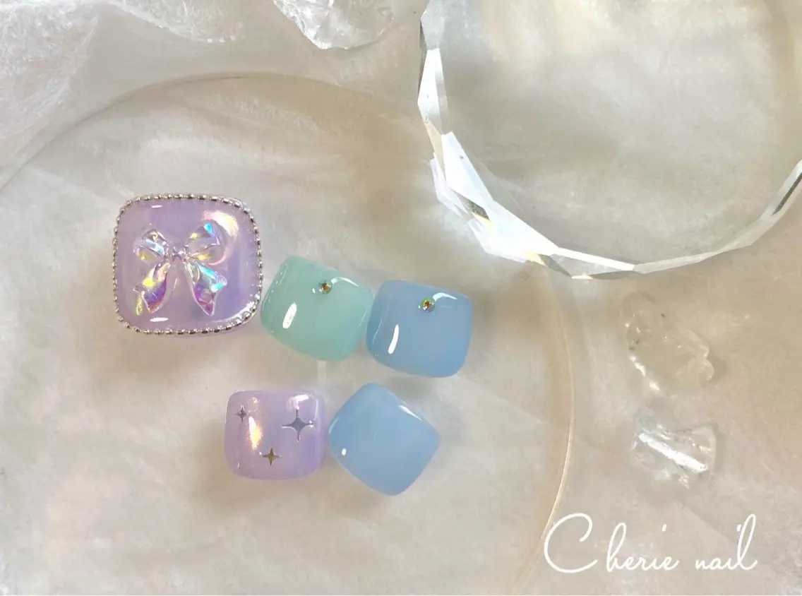 ネイル オーロラネイル フットネイル ジェルネイル リボン フットネイル Cherienail yunaのネイルデザイン