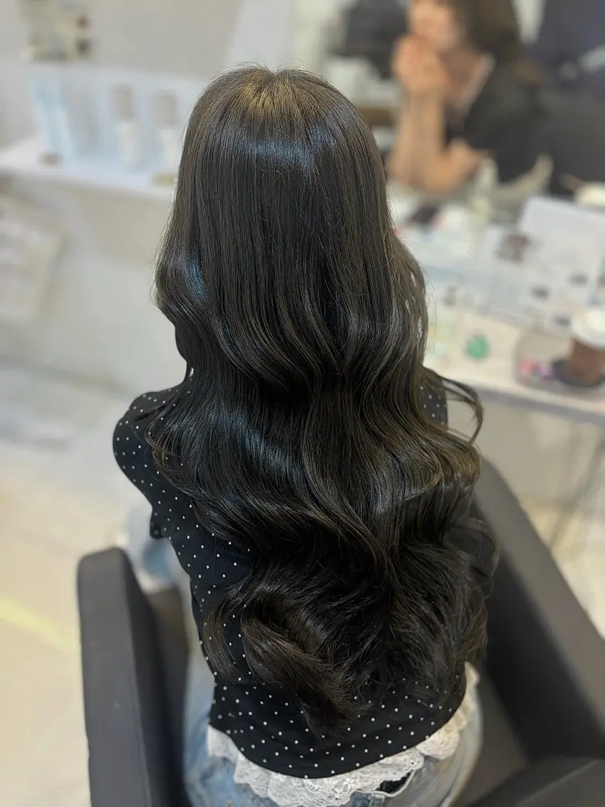 ロング ヘアカラー 𝐋𝐞𝐞四ツ橋 𝐍𝐞𝐢𝐫𝐨のヘアスタイル