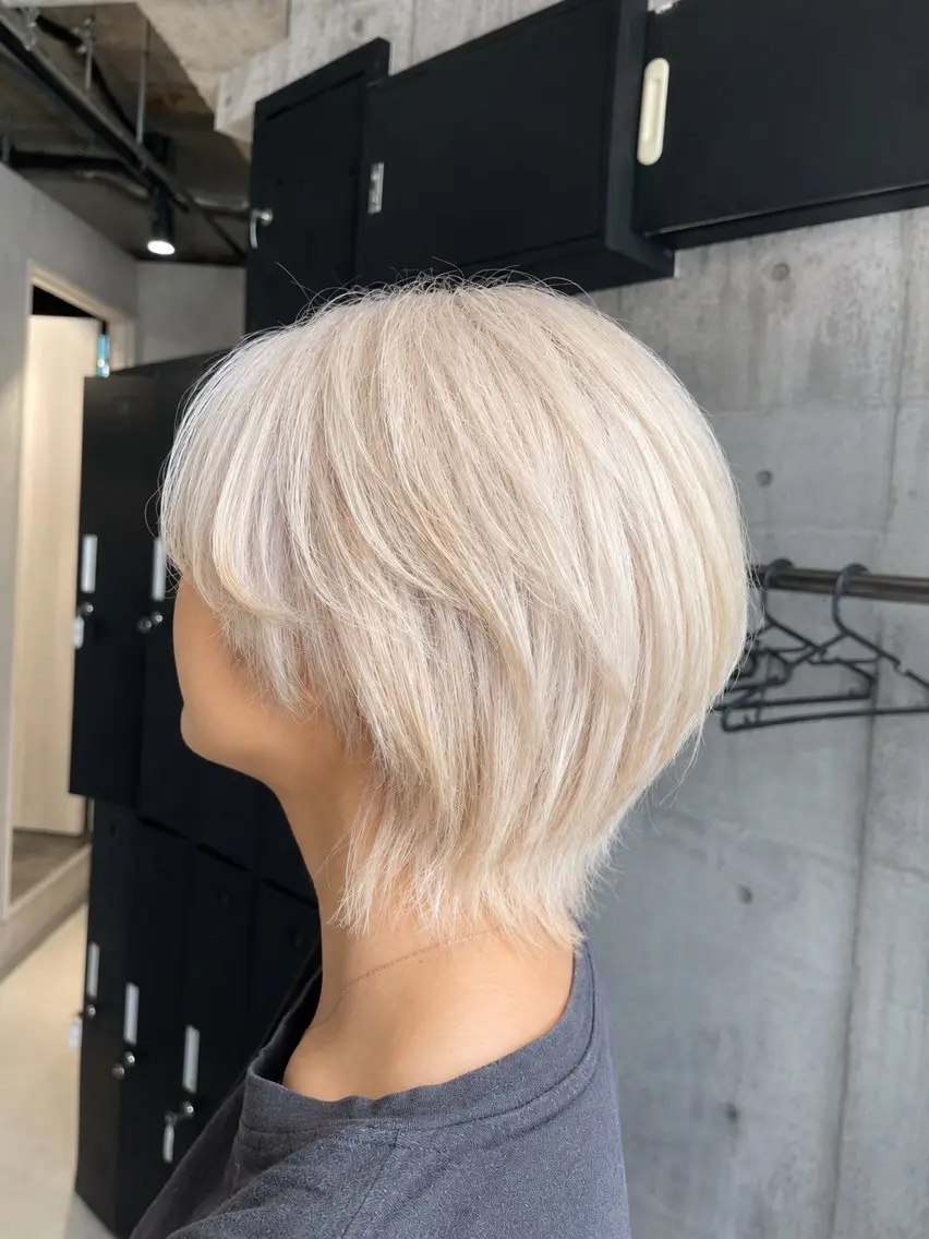 ショート カット ヘアカラー トリートメント _WHITE 佐伯 碧のヘアスタイル