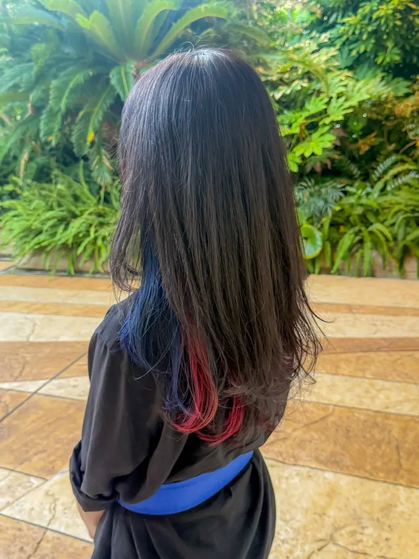 ロング カラー ブルーカラー インナーカラー レッドカラー レイヤーカット カット ヘアカラー トリートメント 🩵透明感/高発色 /難波/北原佑記🌸のヘアスタイル