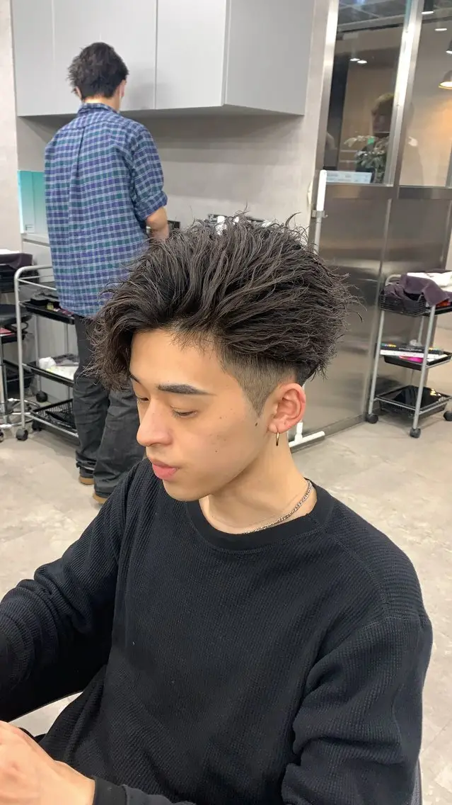 ショート パーマ メンズ メンズブリーチ フェザーパーマ メンズハイトーン メンズパーマ スペインカール ⚡️メンズ特化⚡️ RYUKIのヘアスタイル