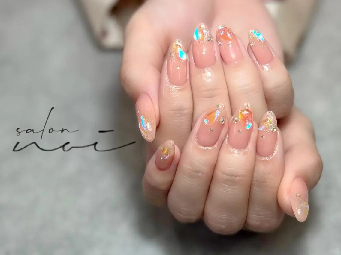 ネイル アートネイル オーロラネイル ストーンネイル ハンドネイル salon noiのネイルデザイン