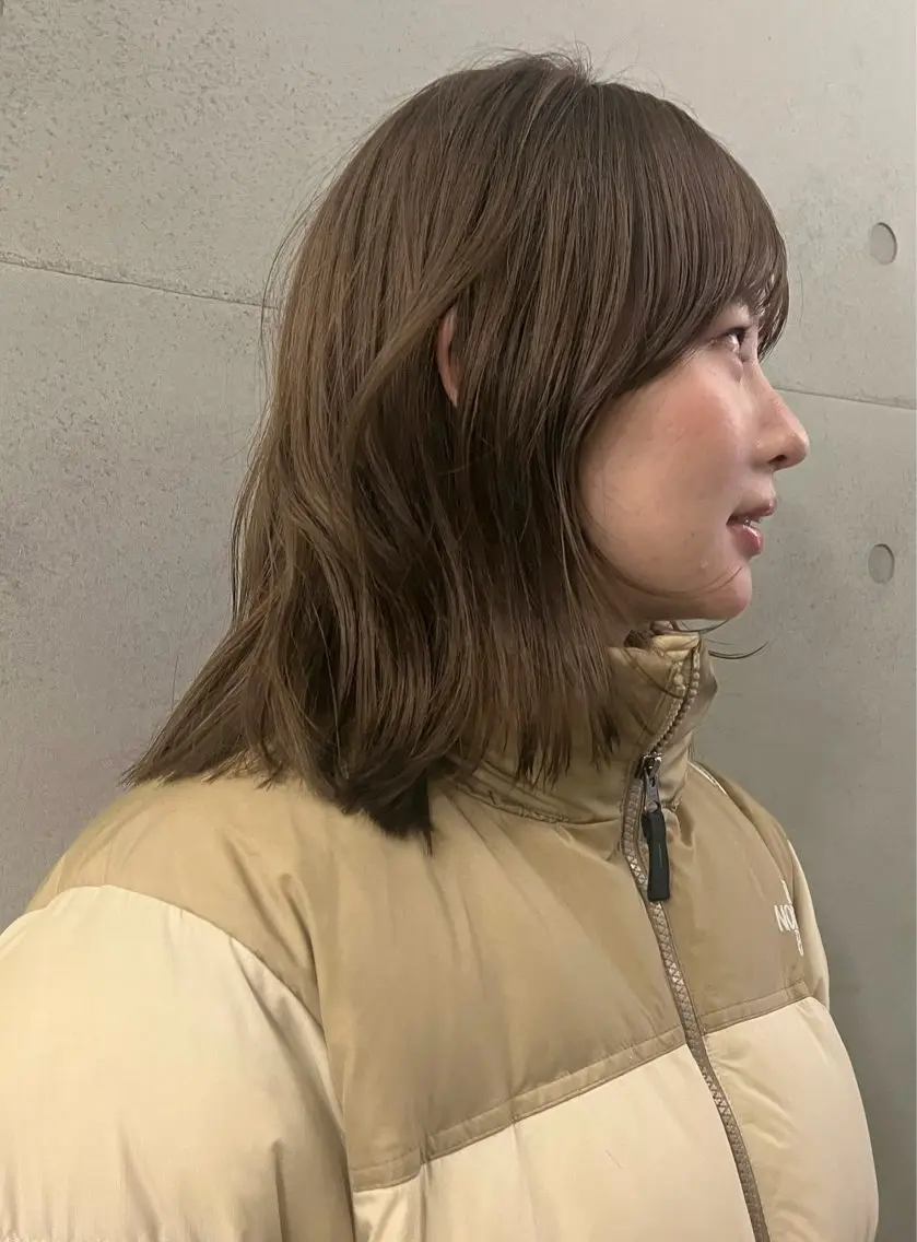 ミディアム 新井 英美のヘアスタイル