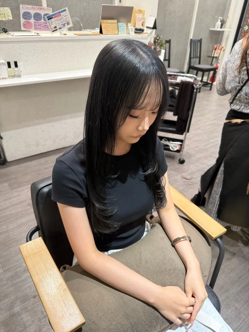 セミロング カラー ダークグレー レイヤーカット カット ヘアカラー トリートメント 艶髪レイヤー上田 紗也🇰🇷💗のヘアスタイル