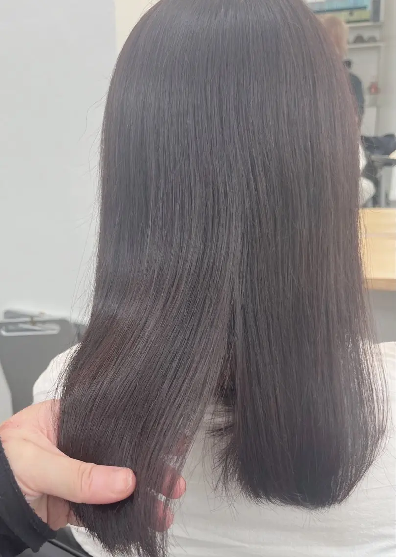 ミディアム カラー バイオレットカラー トリートメント mai🐷髪質改善 🖤透ける暗髪🖤のヘアスタイル