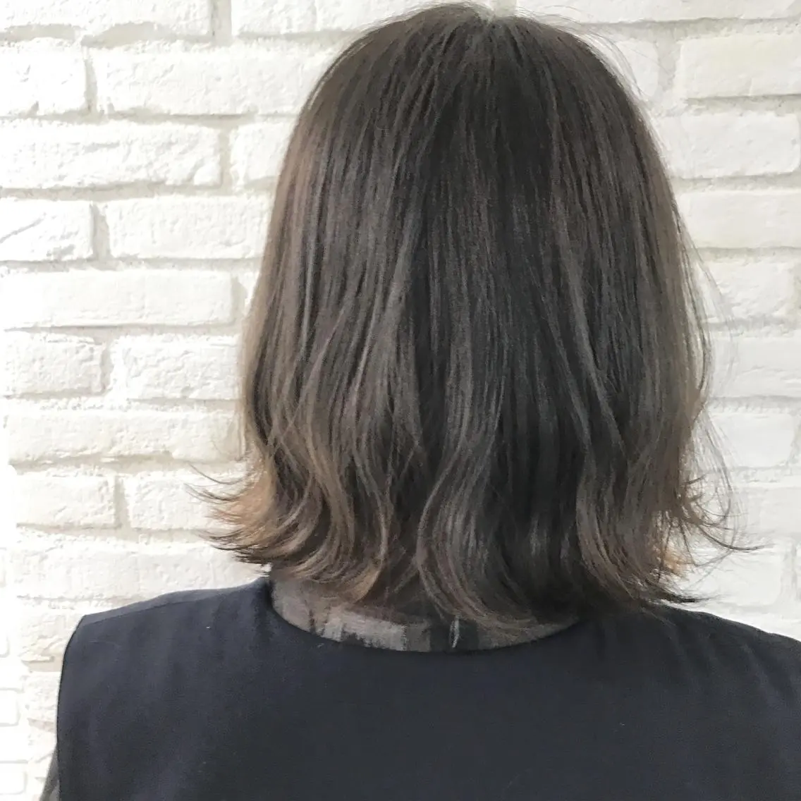 ミディアム カラー 切りっぱなしボブ バレイヤージュ ベージュカラー ボブ くせ毛 伊 杏のヘアスタイル