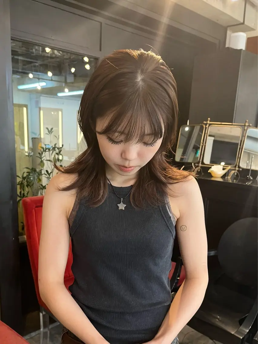 セミロング ハイライト イシイ モエカのヘアスタイル