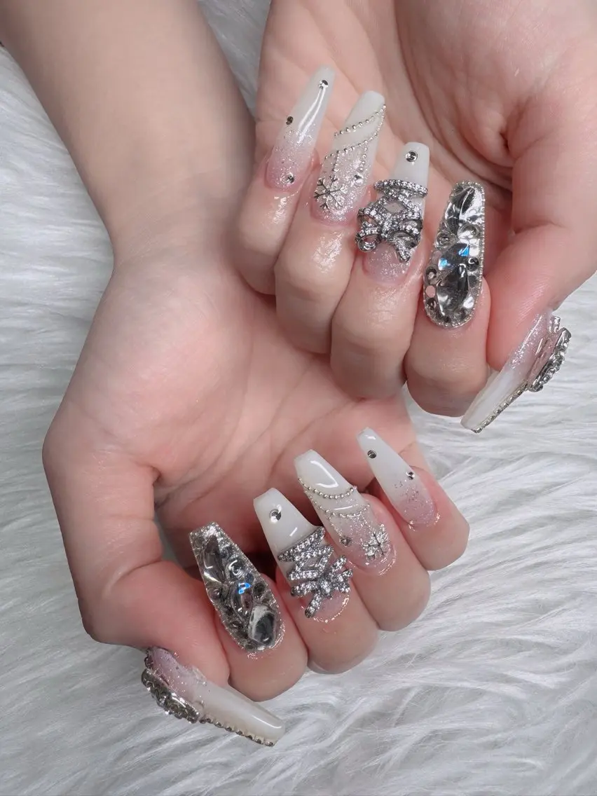 ネイル フレンチネイル ジェルネイル ガラスフレンチ ハロウィン ハート ハンドネイル H.baby Nail Salonのネイルデザイン
