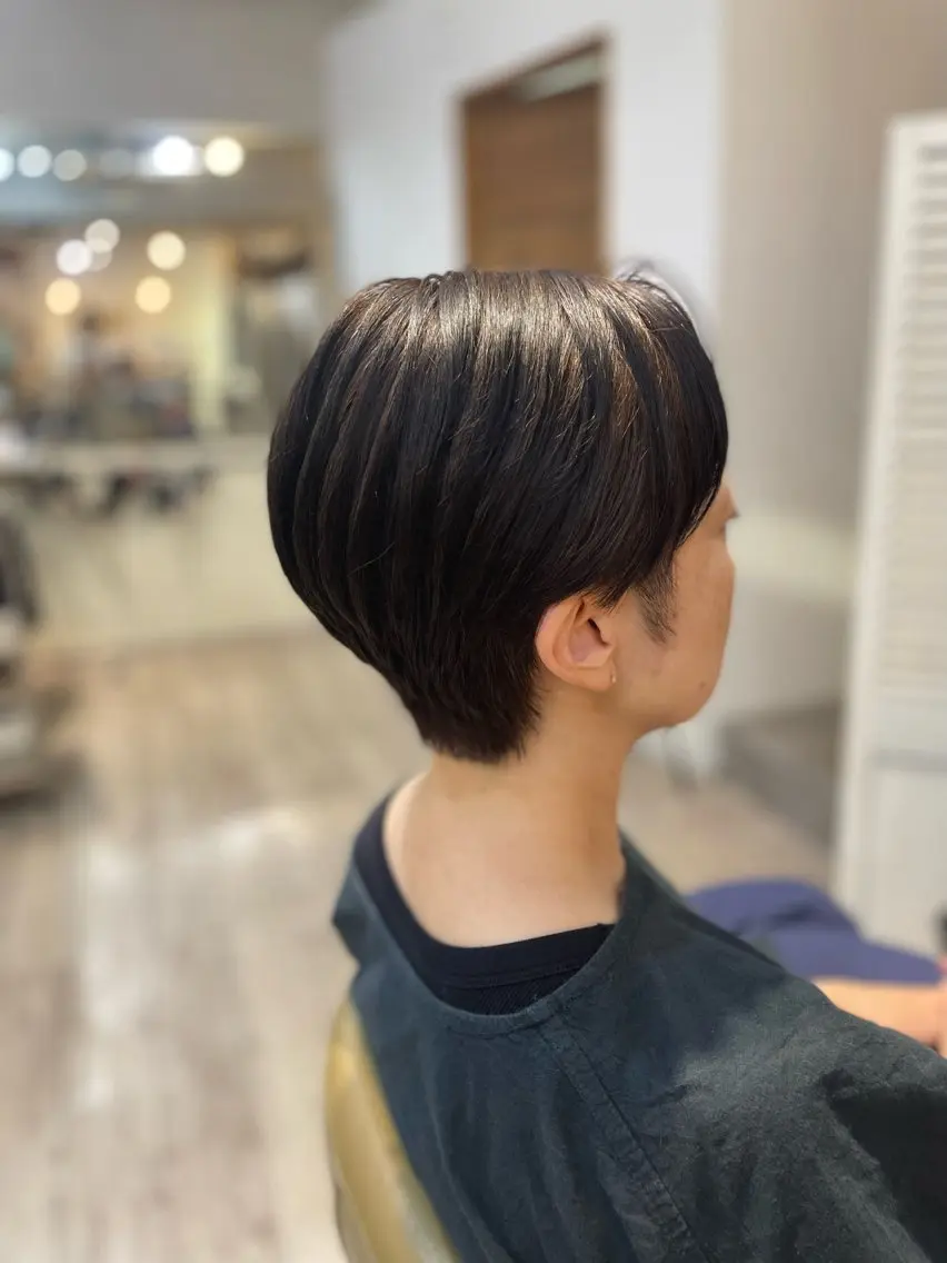 ショート カット ヘアカラー 茅野 あゆ美のヘアスタイル