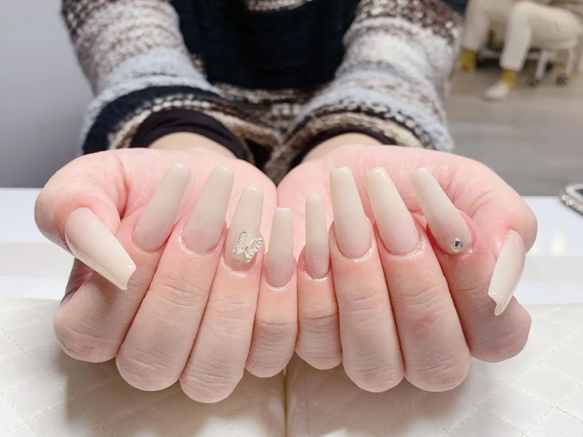 【✨オフ無し✨】💕10本指長さだし(チップのみ)ワンカラー／ラメグラデーションの写真