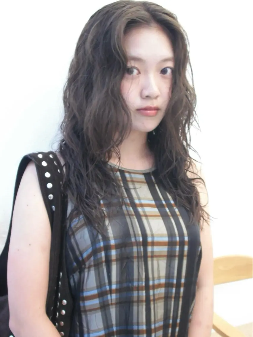 ミディアム パーマ ミディアムパーマ カット パーマ レイヤーカット uraraのヘアスタイル