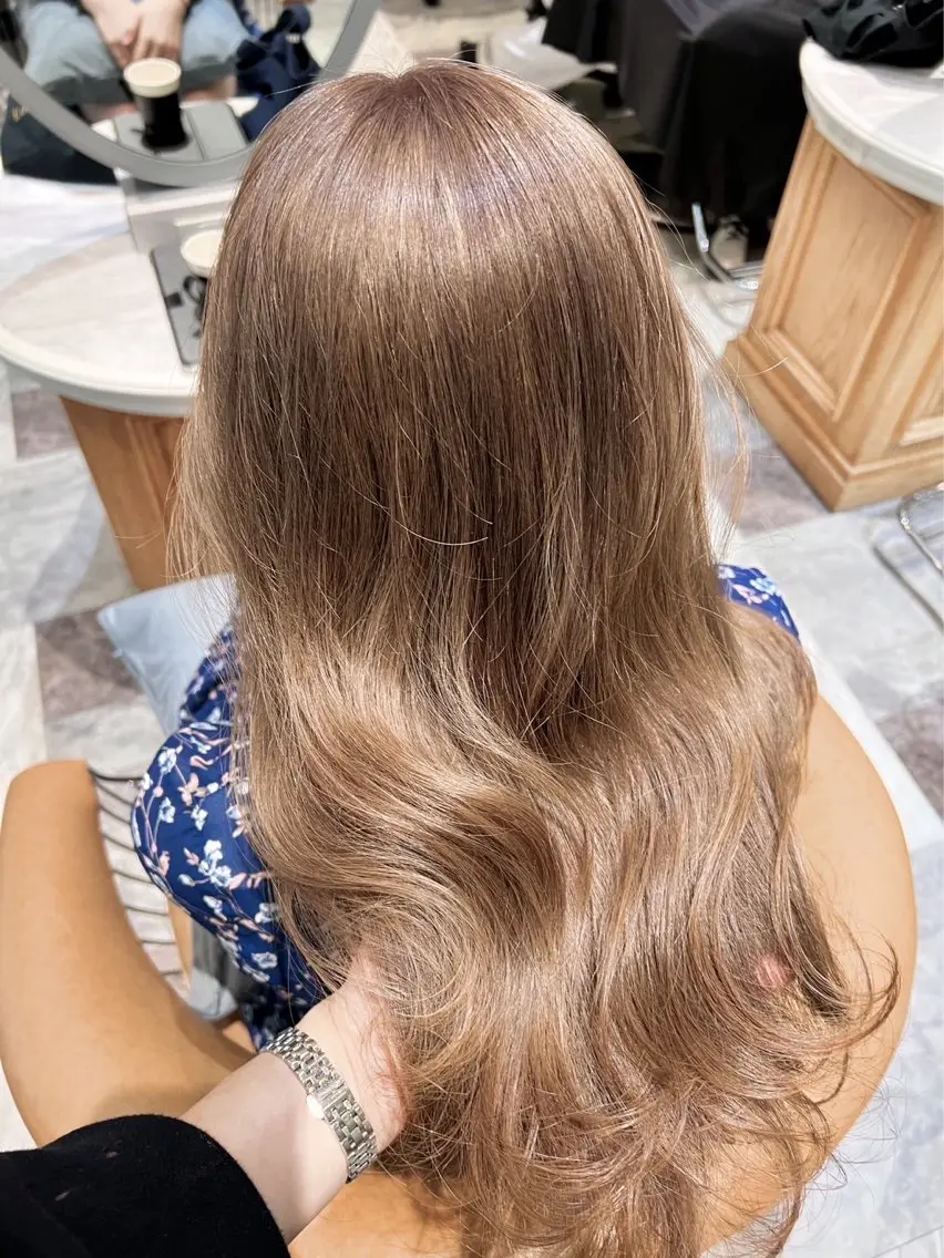 ロング ヘアカラー トリートメント 栄ハイトーン/ ベージュカラー中園薪のヘアスタイル