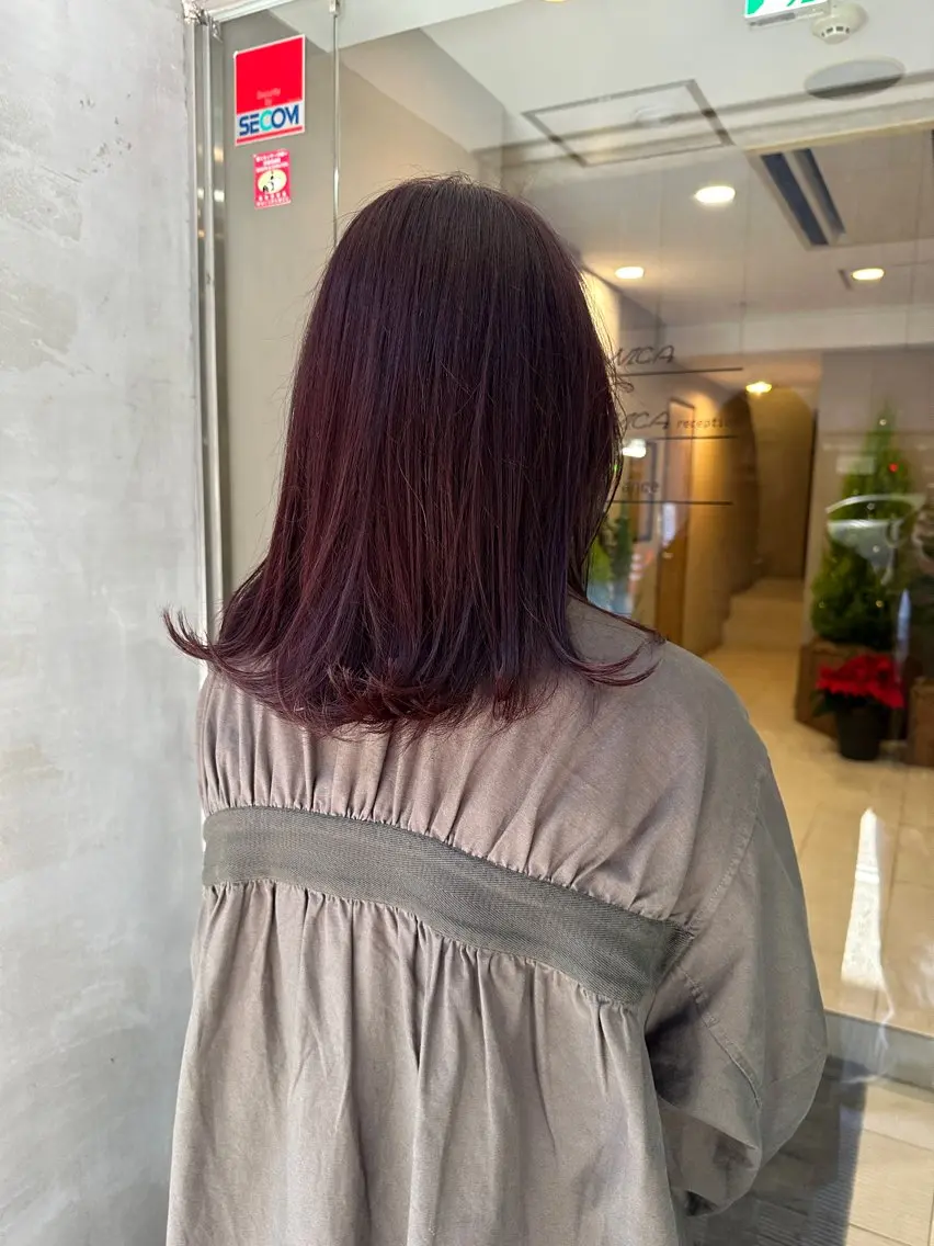 ミディアム カラー カシス レッドカラー カット ヘアカラー 金ウンス 髪質改善カラーのヘアスタイル