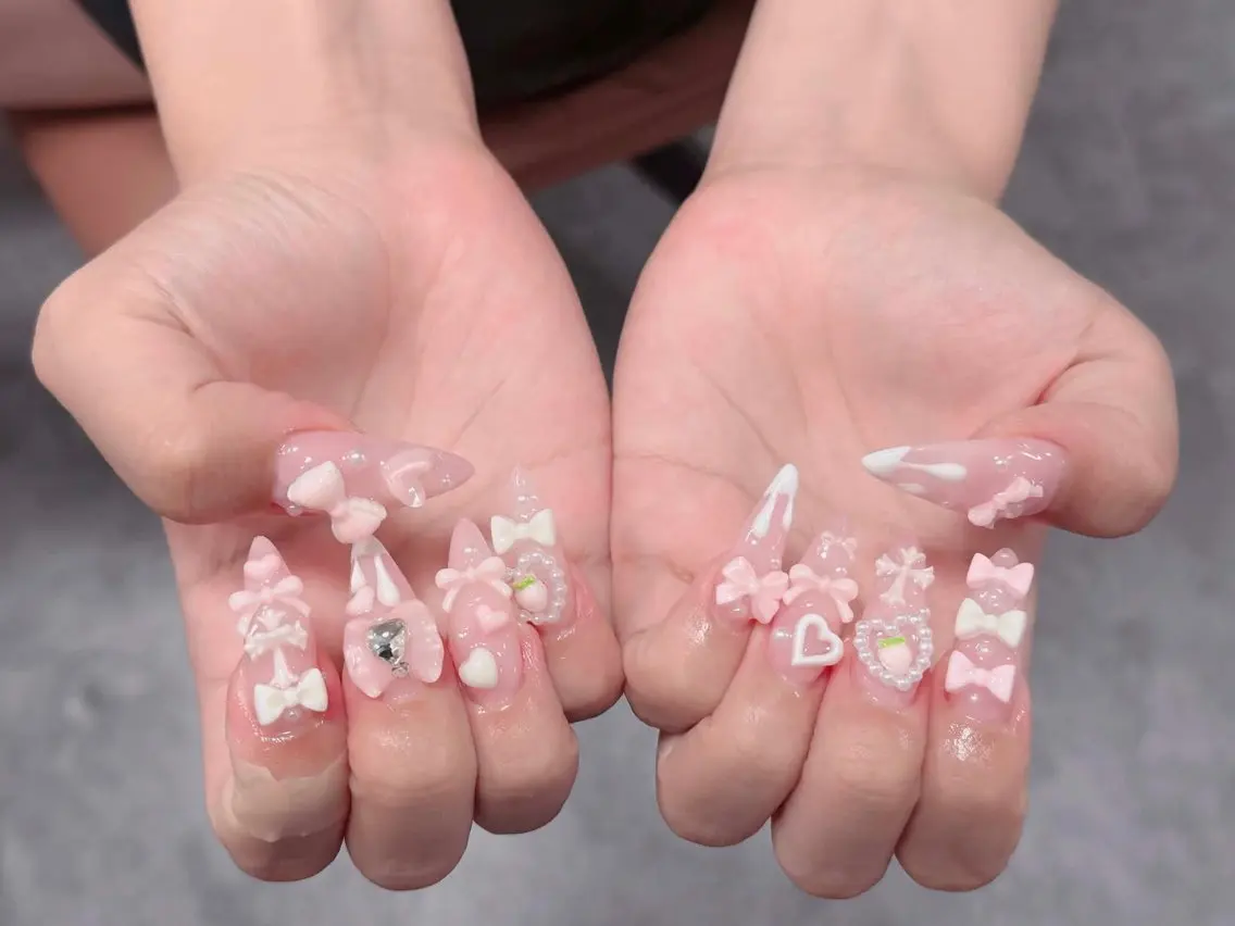 ネイル チークネイル フレンチネイル キラキラネイル 韓国ネイル マグネットネイル ハンドネイル yuuna hbabynailのネイルデザイン