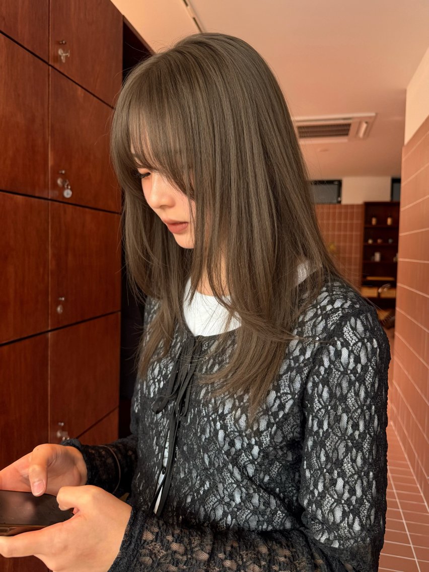 セミロング カラー 柔らかいオリーブ🍃 カラーNatsumiのヘアスタイル