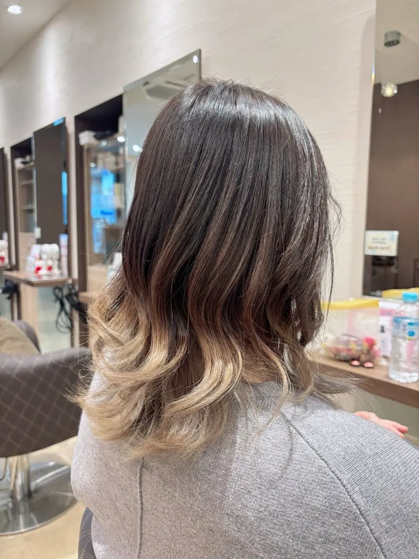 セミロング ヘアカラー Aimi🎀 浦安/じゅわっと暖色のヘアスタイル
