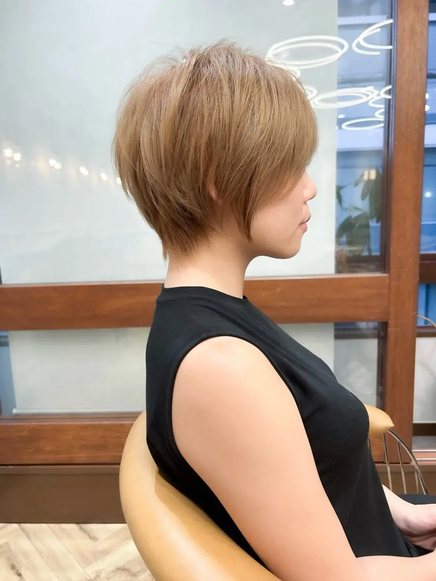 ショート くびれヘア 顔周りカット 髪質改善 ショートヘア 小顔カット カット ヘアカラー トリートメント ショート ボブ ロンド　エメのヘアスタイル