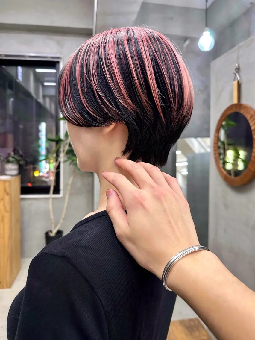 ショート カラー ハンサムショート ベージュカラー ブリーチ ハイトーンカラー ピンクカラー カット ヘアカラー パーマ /レイヤー 榛地渉馬 /矢場町のヘアスタイル