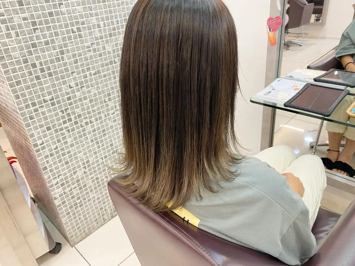 セミロング カラー 透明感カラー レイヤーカット カット ヘアカラー トリートメント 鈴木 翔梧のヘアスタイル