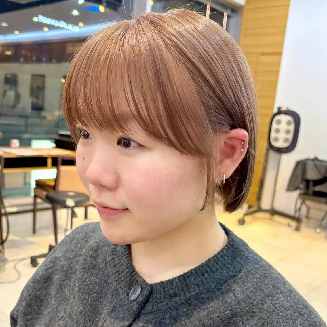 ショート カラー ベージュカラー ブリーチ ダブルカラー ミルクティーベージュ ボブ カット ヘアカラー トリートメント 顔まわり🥨レイヤー /透明感/水口舞奈のヘアスタイル