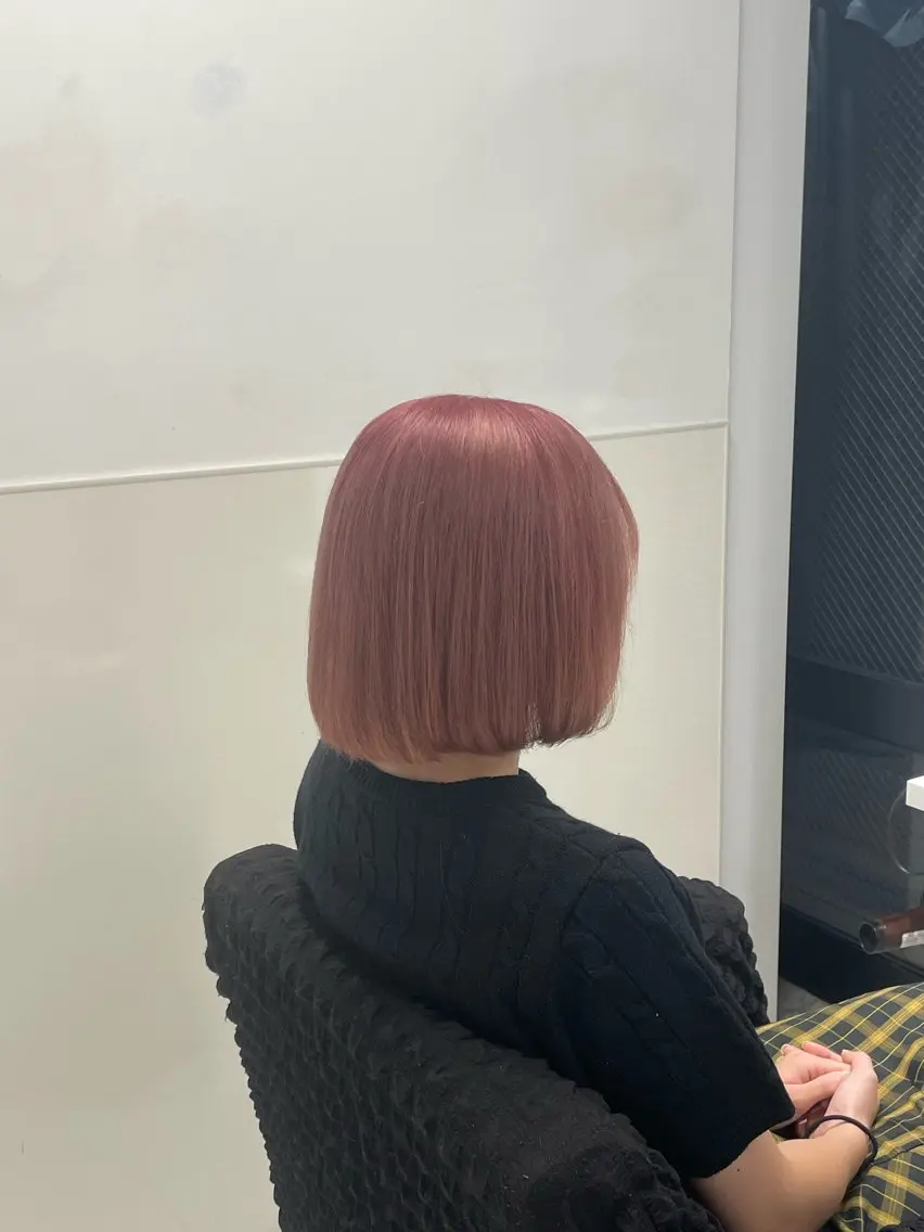 ショート カラー yuzuna ハイトーン 天神のヘアスタイル