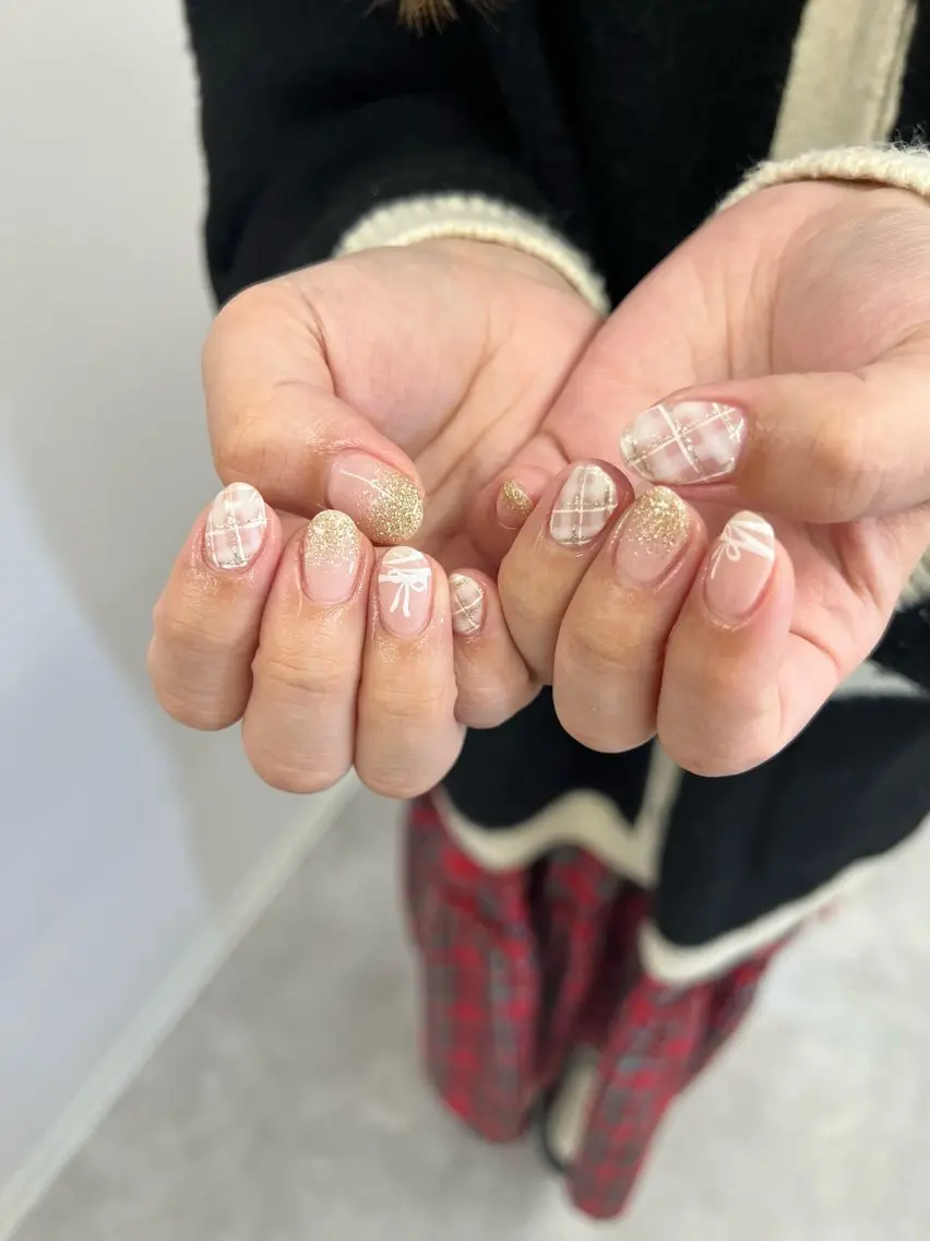 ネイル フレンチネイル ジェルネイル ゴールド マグネットネイル ニュアンスネイル ハンドネイル ハンドケア Bana_ Nailのネイルデザイン