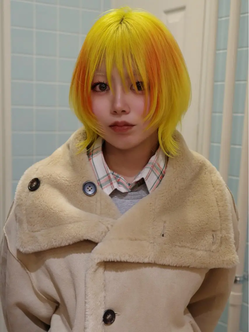 ミディアム カラー ヘアカラー イツク ⚡️ ルーツ/ハイトーンのヘアスタイル