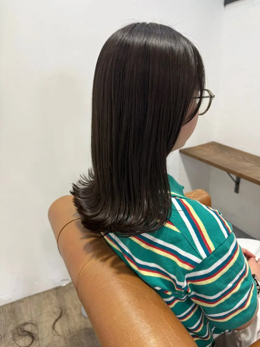 セミロング 井手 梨乃のヘアスタイル