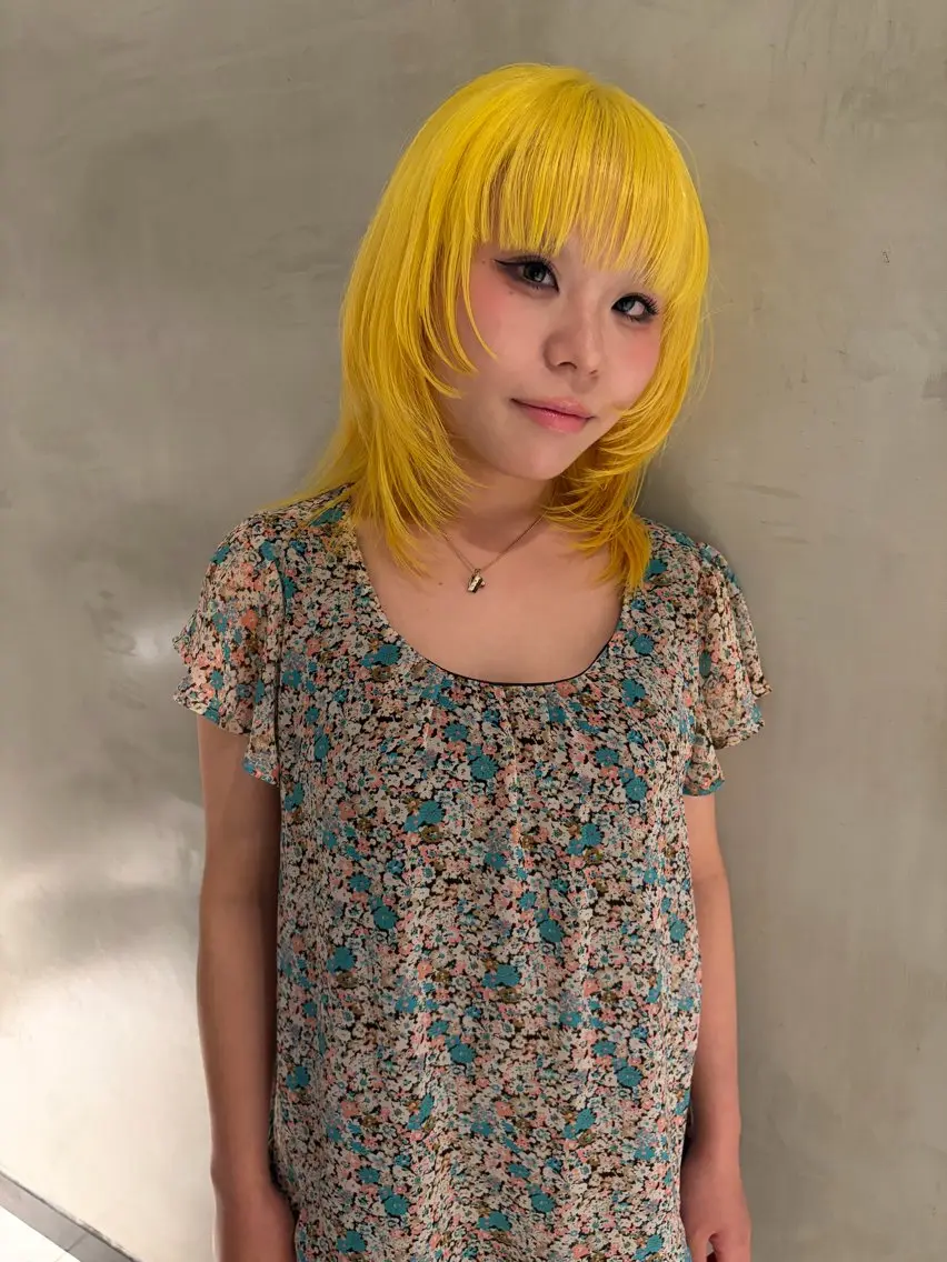セミロング イエローカラー ヘアカラー ブリーチ✧︎デザイン ゆうのヘアスタイル
