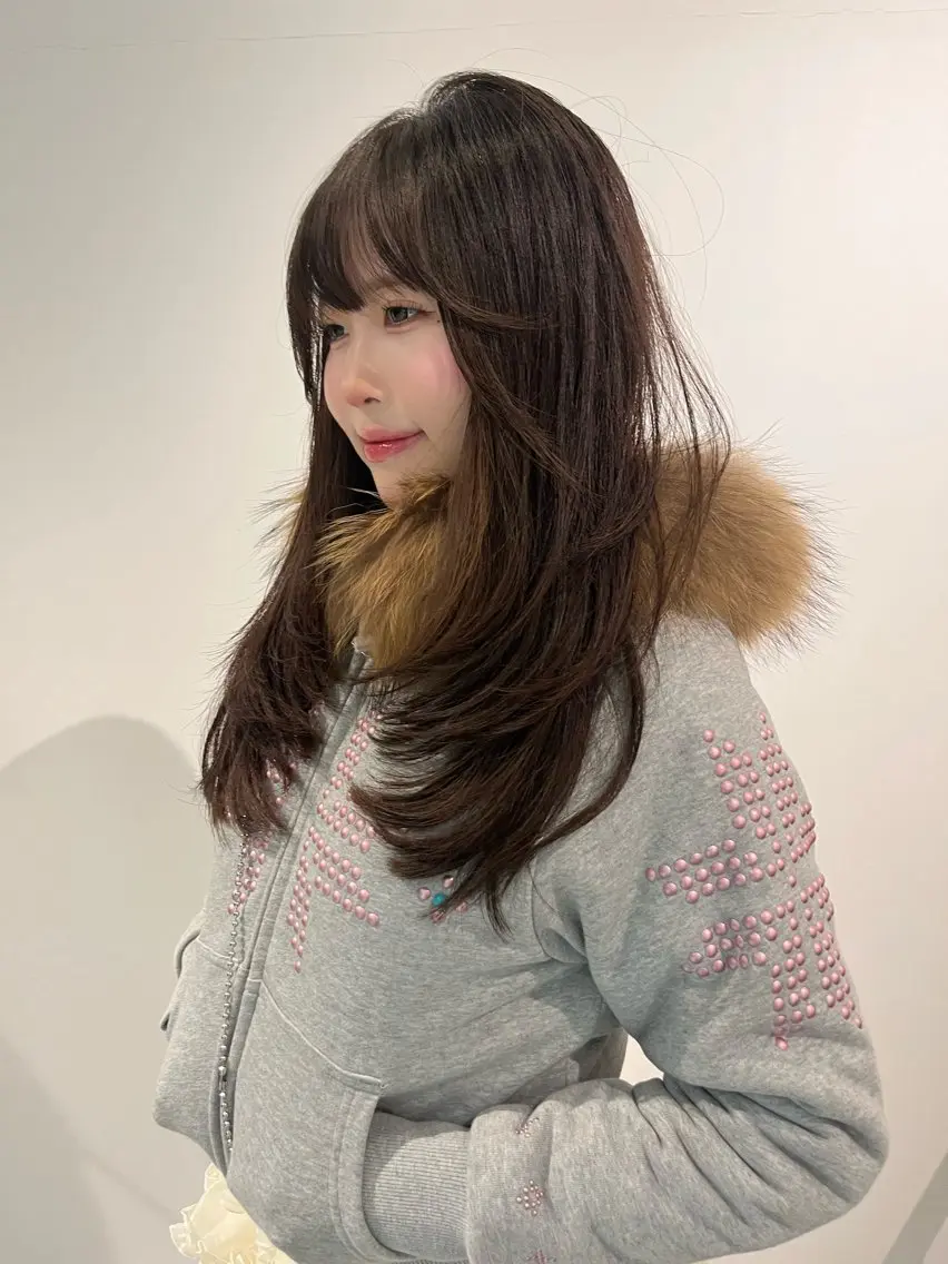 ロング レイヤーカット Fev AYAHAのヘアスタイル