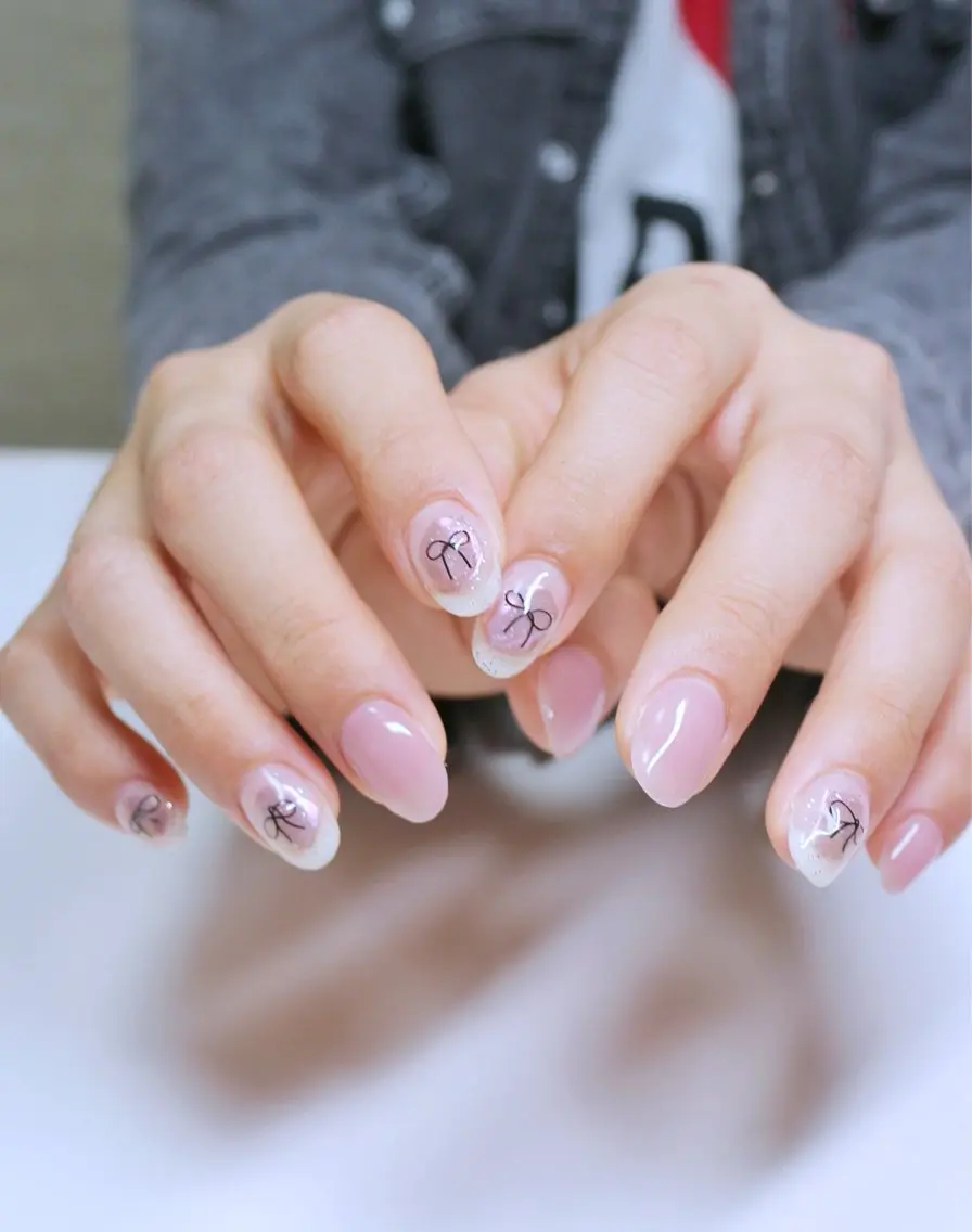 ネイル 韓国ネイル ミラーネイル パープル リボン シンプルネイル ハンドネイル Baku Nailsのネイルデザイン