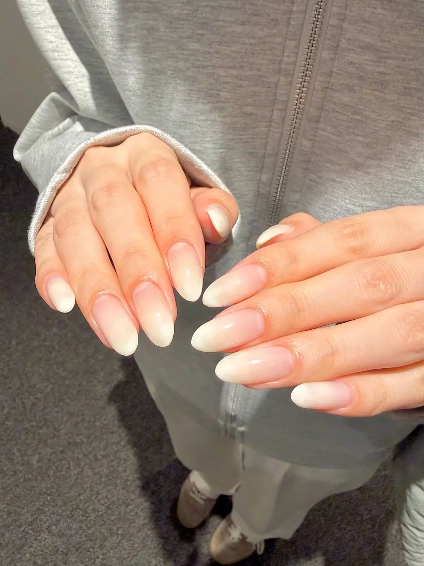 ネイル グラデーション シンプルネイル VINGT NAIL 馬車道店 中井千鶴のネイルデザイン