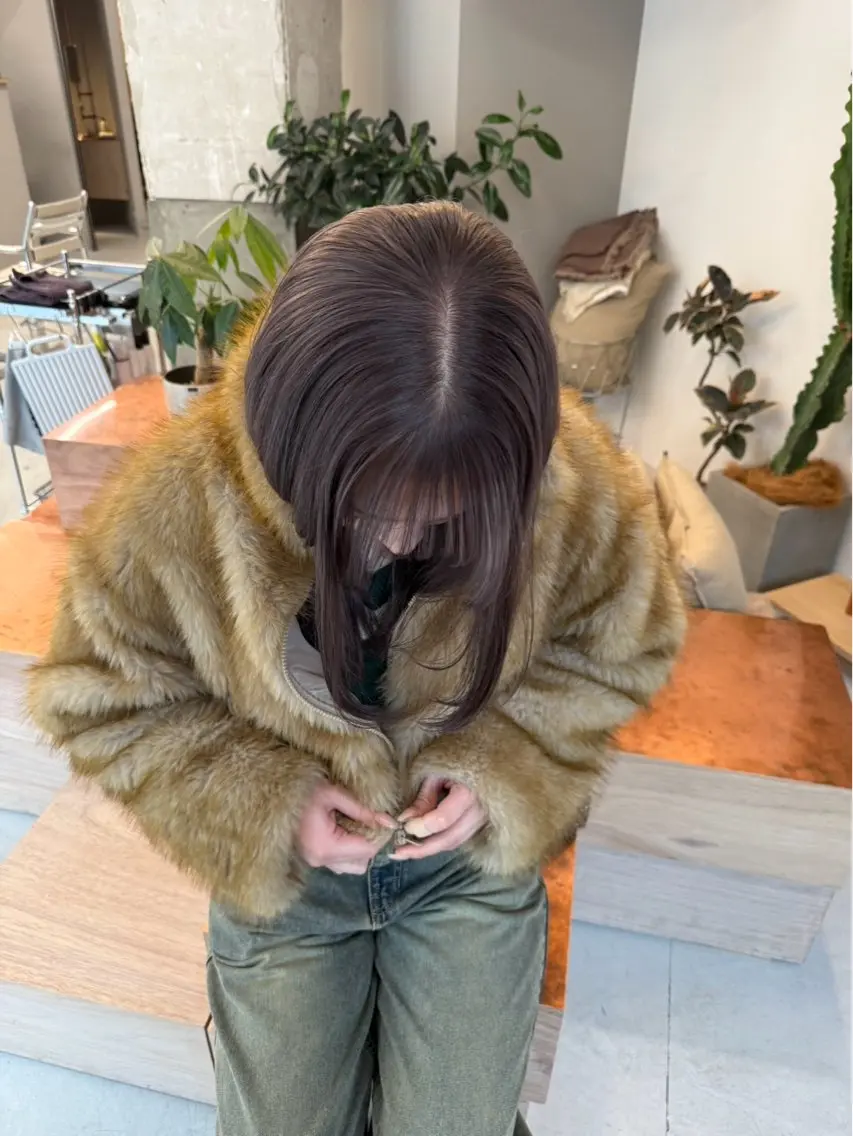 ミディアム あやの/レイヤー /ベージュカラーのヘアスタイル