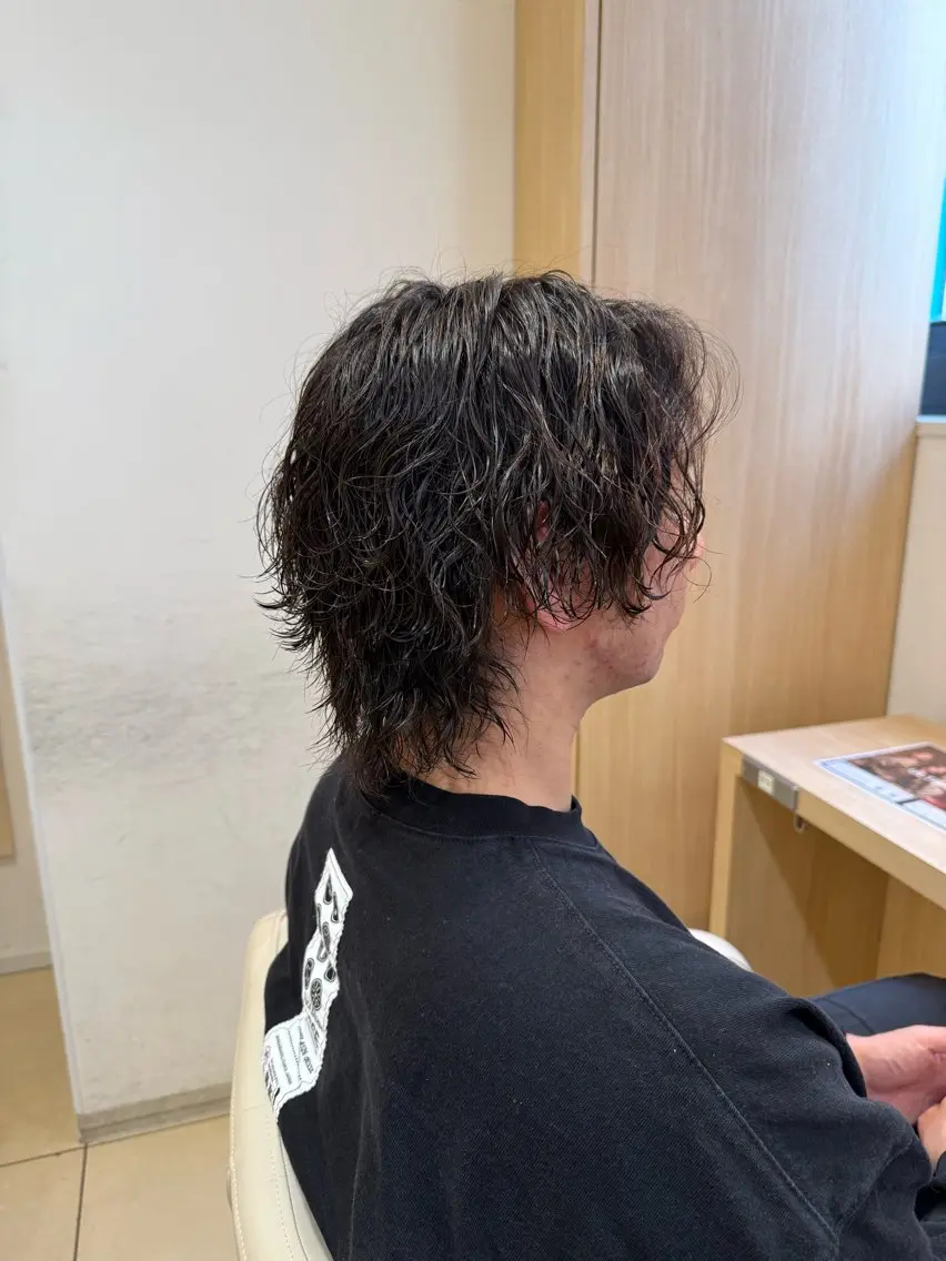 ミディアム パーマ メンズ カット パーマ メンズ特化型美容師 栗山勇人のヘアスタイル