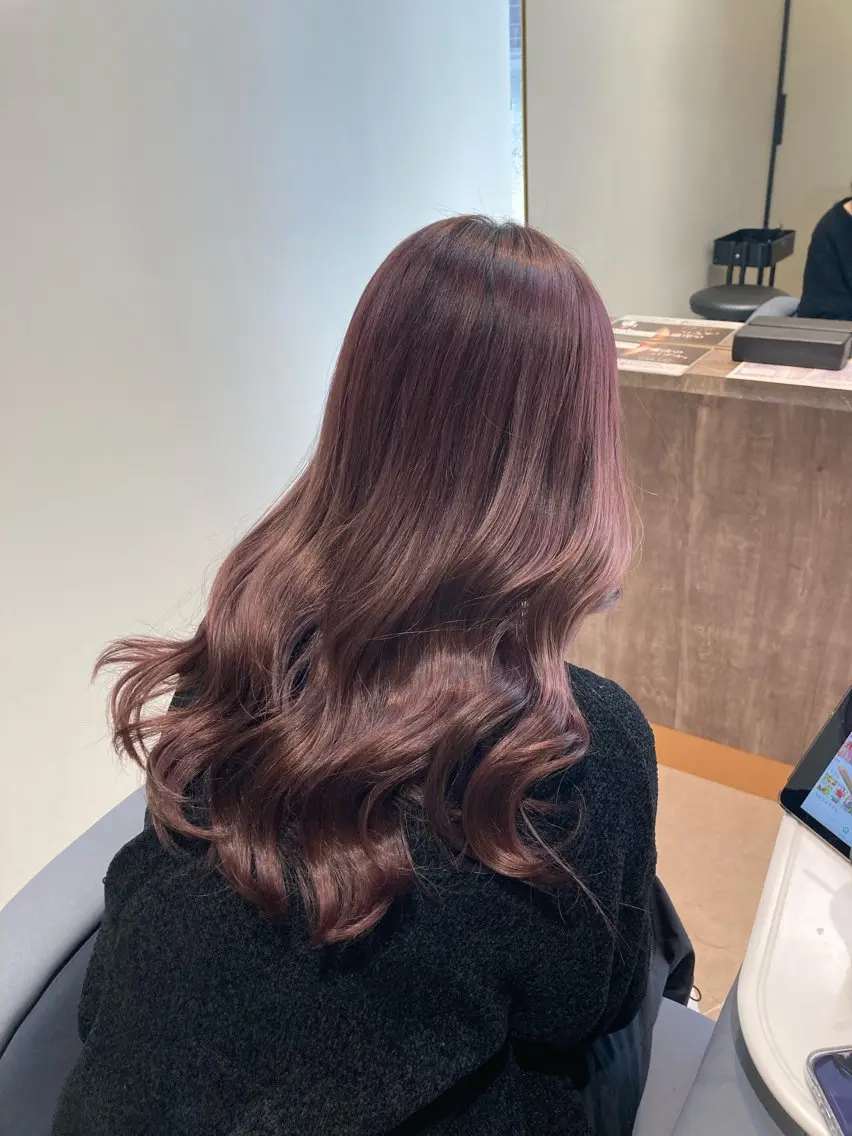 ロング カラー ブリーチ ブラウンカラー ラベンダーカラー ヘアカラー ピンクカラー🎀 米津 美佑のヘアスタイル