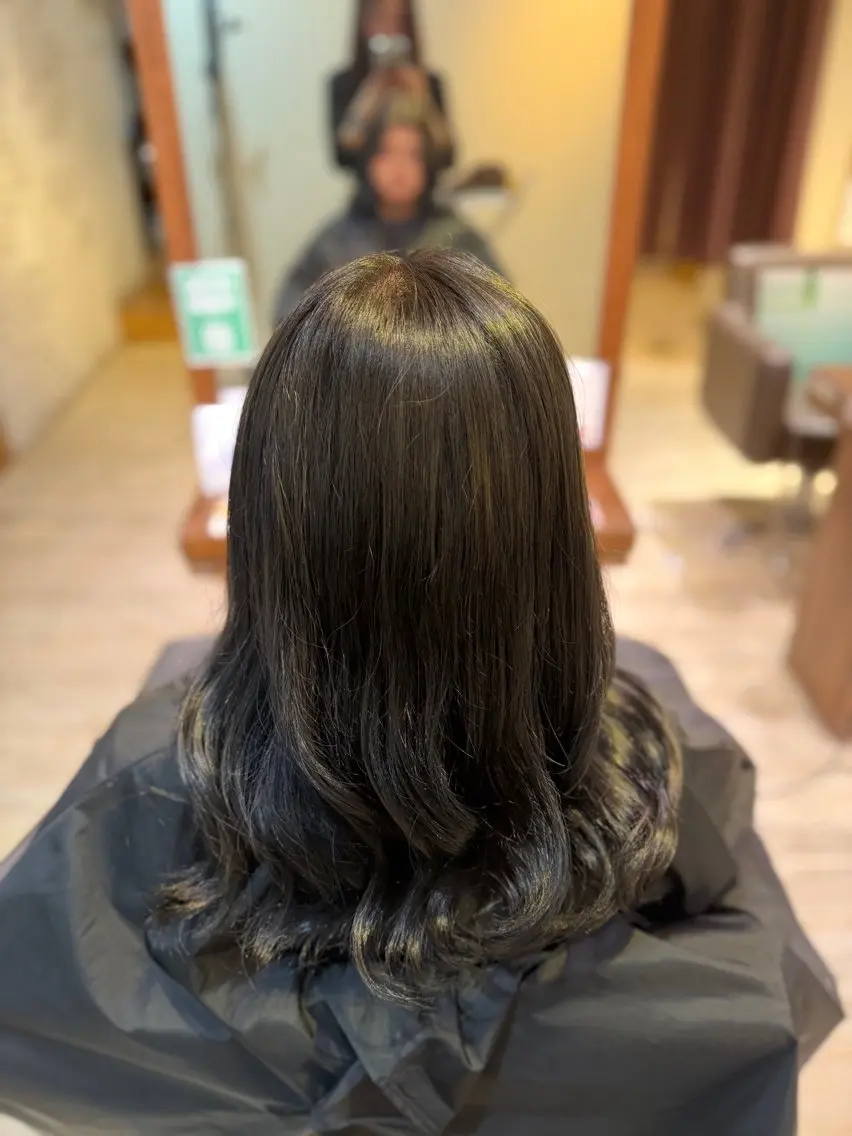 カラー グレージュ オリーブグレージュ オリーブグレー 神野 流嘉のヘアスタイル