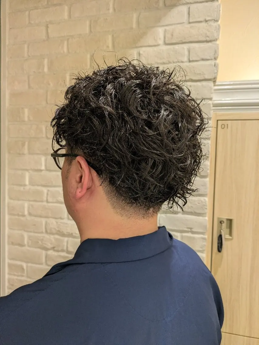 ショート パーマ メンズ メンズパーマ ツーブロック カット パーマ 佐々木 萌のヘアスタイル