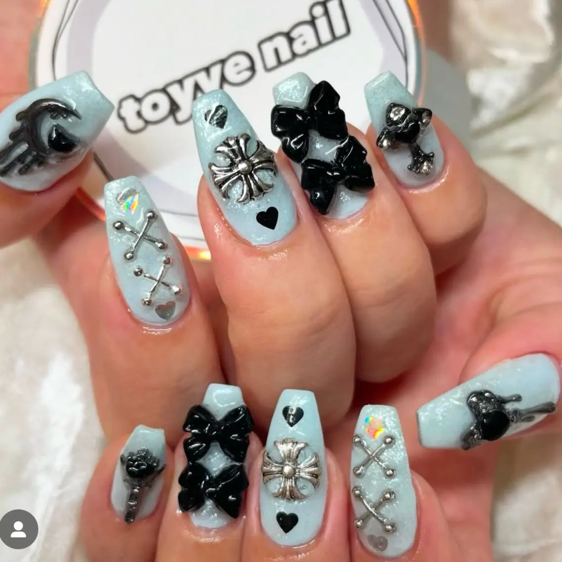 ネイル フレンチネイル ガーリー グラデーション ハート スカルプネイル toyvenail 🖤enaのネイルデザイン
