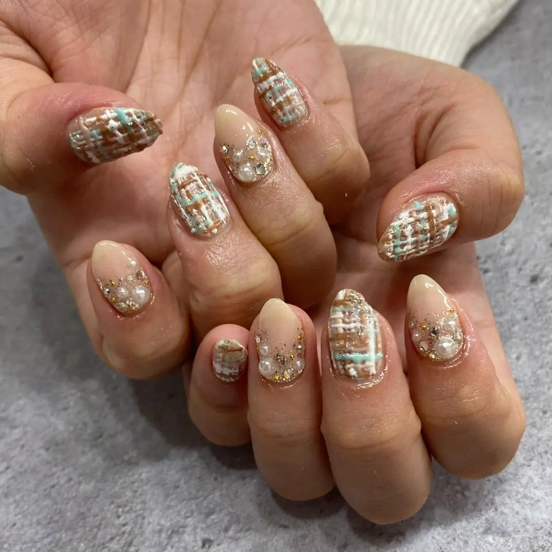 ネイル アートネイル フレンチネイル ジェルネイル ラメ(グリッター) ロングネイル SHIORI 📍渋谷 / 円山町のネイルデザイン
