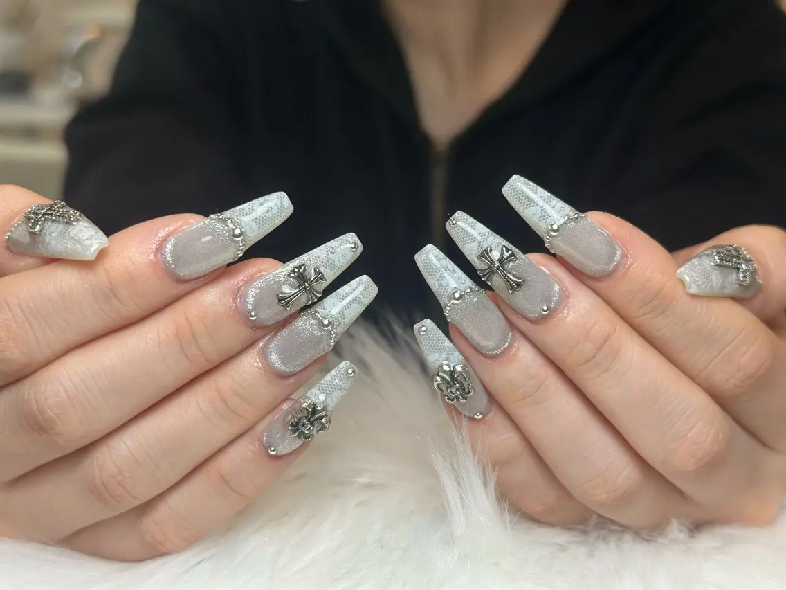 ネイル アートネイル フレンチネイル ジェルネイル キラキラネイル 大理石ネイル(マーブル) NIE NAIL Luxeのネイルデザイン
