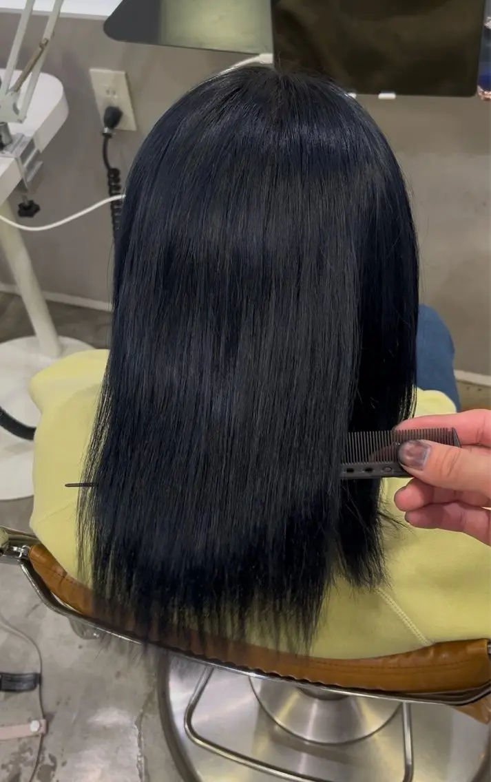 カラー 黒髪 ネイビーカラー ヘアカラー 遠峯 海晴のヘアスタイル