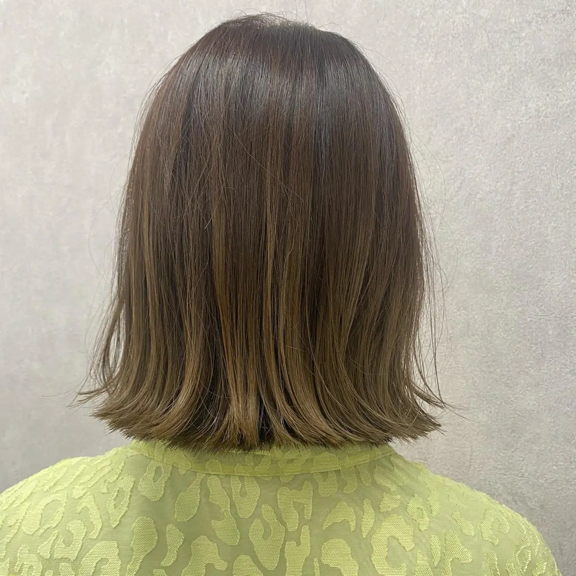ショート カラー ヘアアレンジ 切りっぱなしボブ ベージュカラー ブラウンカラー ハイライトカラー イルミナカラー カット ヘアカラー トリートメント Kawaguchi Arisaのヘアスタイル