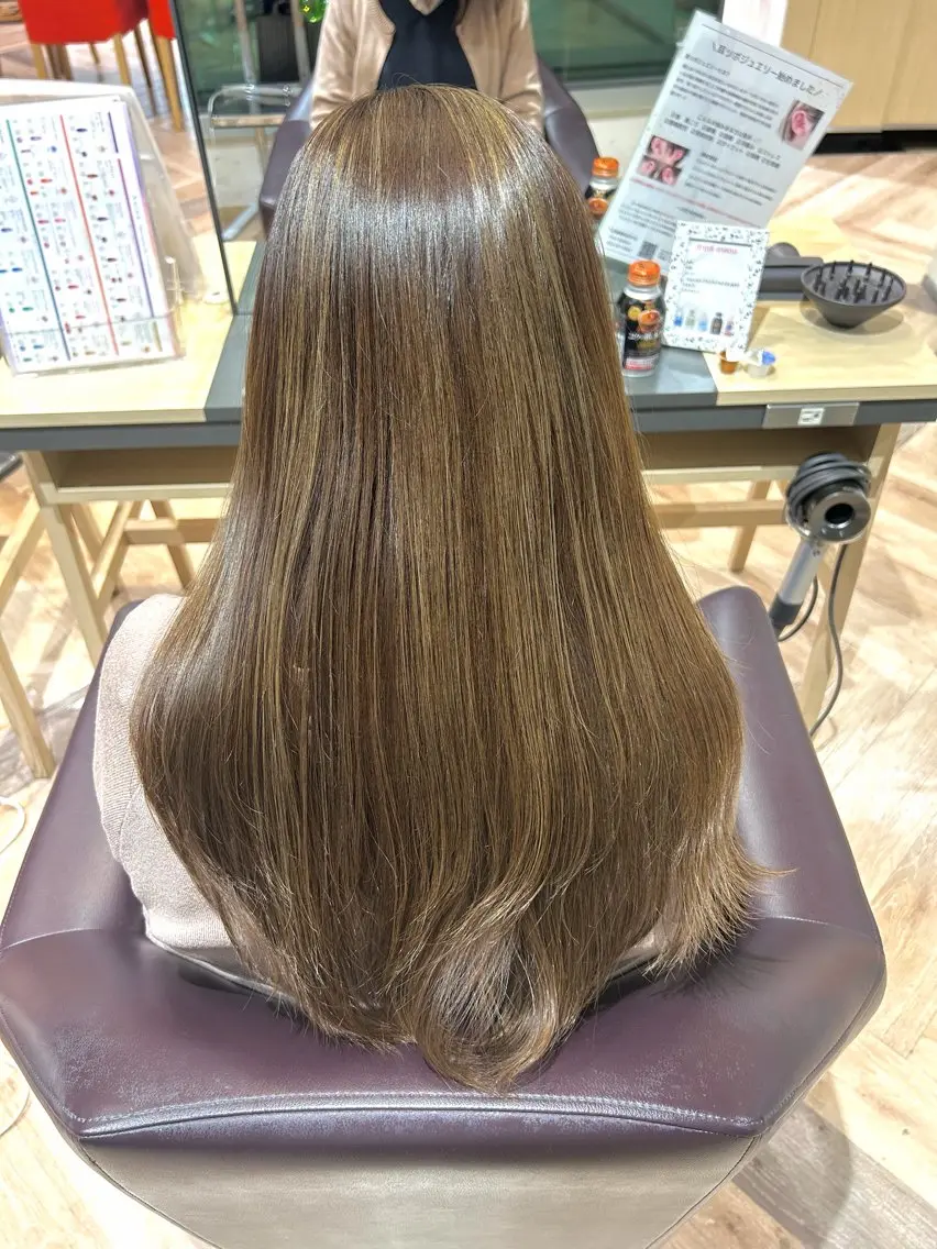 ロング カラー ベージュカラー ハイライトカラー オリーブベージュ ハイライト 加藤 千穂のヘアスタイル