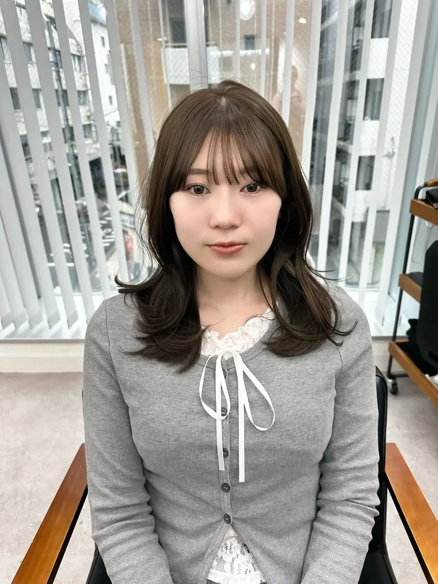 セミロング カラー パーマ ヘアアレンジ メンズ キッズ カット ヘアカラー レイヤーカット/ 巻ける縮毛矯正のヘアスタイル
