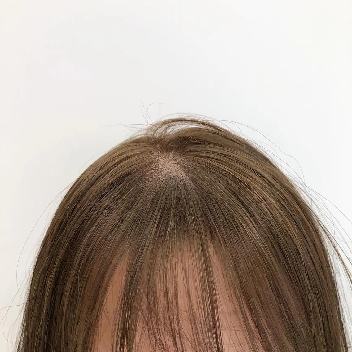 ショート カラー ベージュカラー ブリーチ ミルクティーベージュ ブリーチなしカラー レイヤーカット 透明感カラーのヘアスタイル