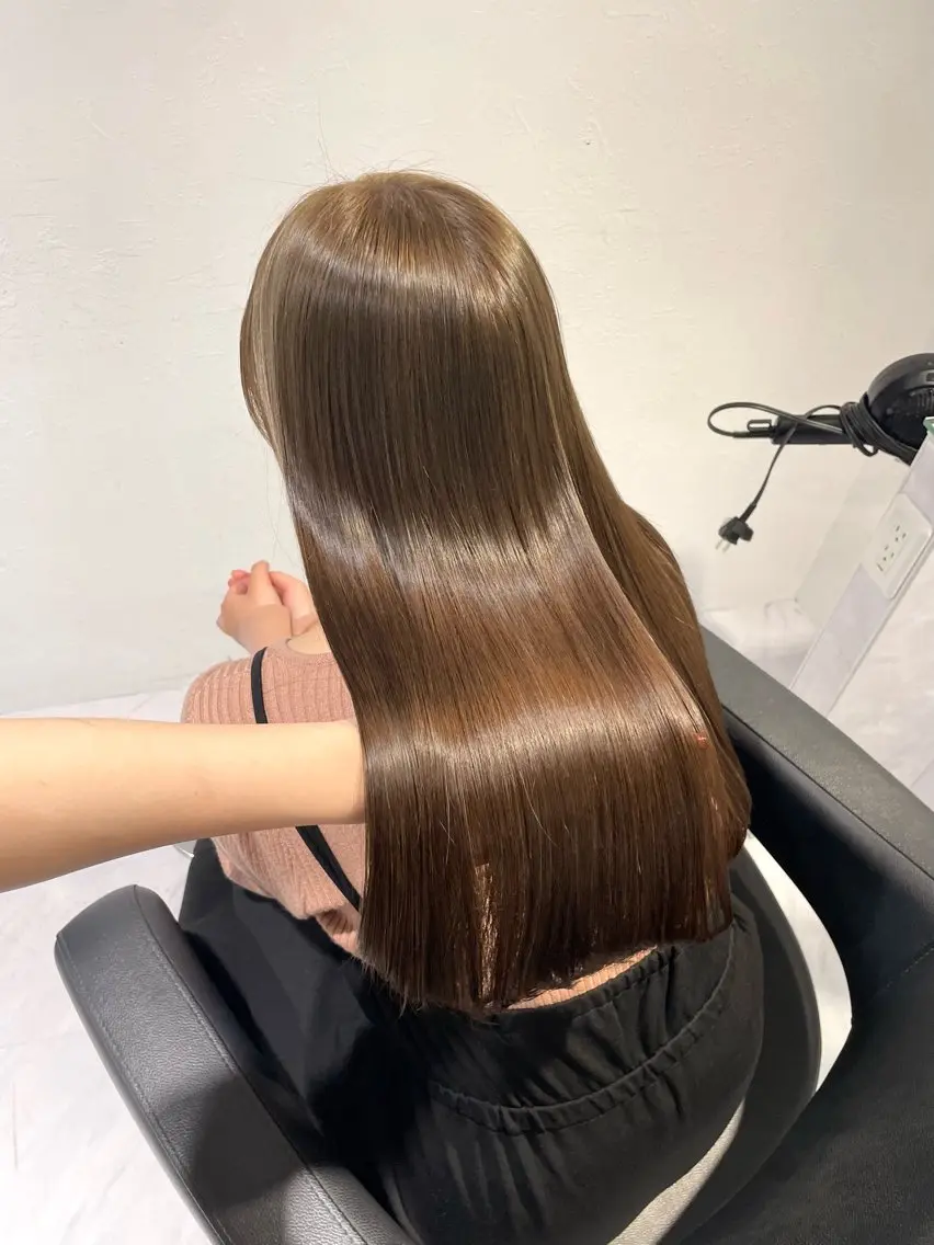 ロング カラー ベージュカラー ブリーチ ブラウンカラー ブリーチなしカラー オリーブベージュ 表参道♡暗髪♡ 艶カラー♡アユミのヘアスタイル