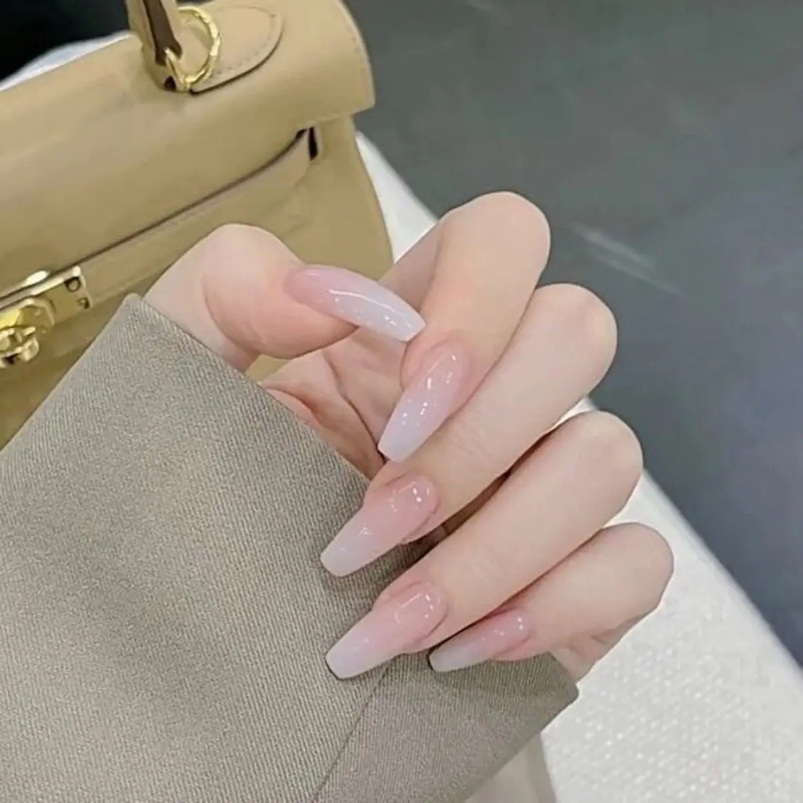 ネイル グラデーション ホワイト shiro eのネイルデザイン
