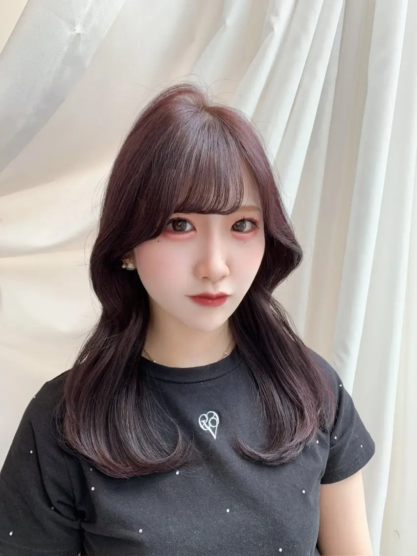 ミディアム カラー バイオレットカラー くびれヘア レイヤーカット ローレイヤー カット ヘアカラー トリートメント ヘッドスパ ヘアセット 韓国ヘア/レイヤー/ 顔まわり/りょーとのヘアスタイル