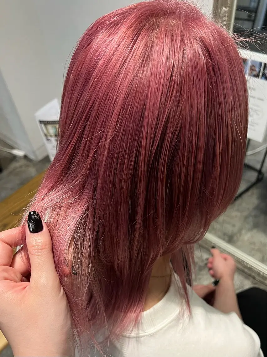 カラー メンズ ピンクカラー fielu KANAEのヘアスタイル